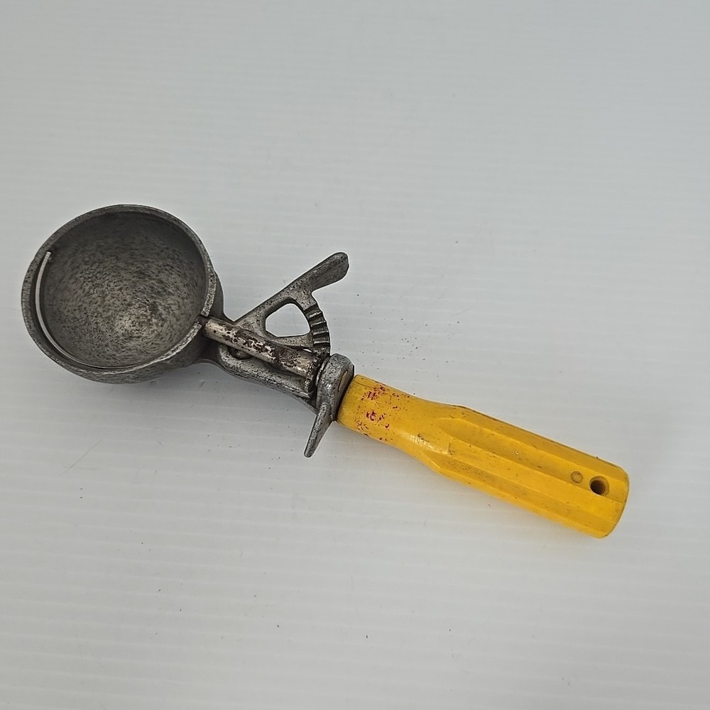 VTG Scoop Master Ice Cream Scoop with Thumb Release and Yellow Handle 1950s